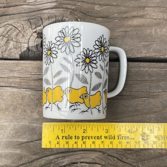 Vintage Coffee Mugs With Yellow Chicks & Daisies :: Set of 2 - Picture 8 of 11